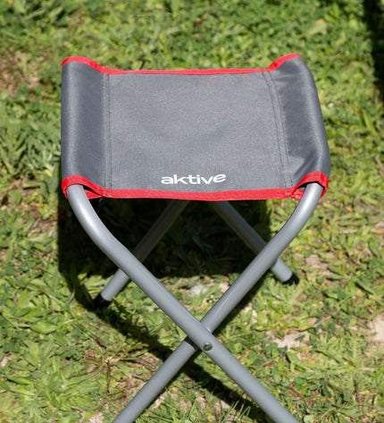 Aktive Tafel Aktive Grijs for outdoor activities, showing a sturdy gray camping table set up for camping or hiking trips.