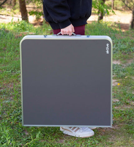 Aktive Tafel Aktive Grijs for outdoor camping and hiking, featuring a durable, portable table with a gray surface.
