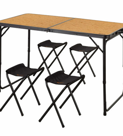 Aktive Tafel Aktive for outdoor camping and hiking, featuring durable outdoor gear in a natural camping setting.