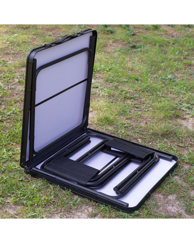 Aktive Tafel Aktive for outdoor activities, featuring a durable camping and hiking table with compact design.