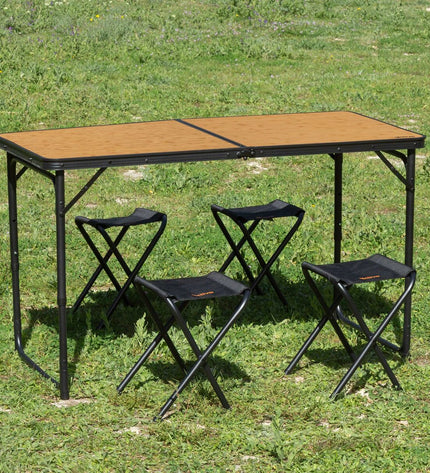 Aktive Tafel Aktive for outdoor sports and camping, showing a sturdy, portable table ideal for camping and outdoor activities.