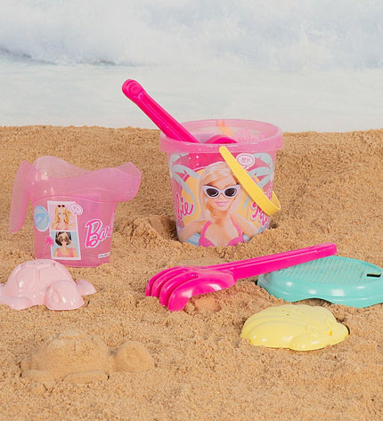 Barbie strandspeelgoedset with 8 parts, each about 18 cm, includes colorful accessories for imaginative outdoor play.