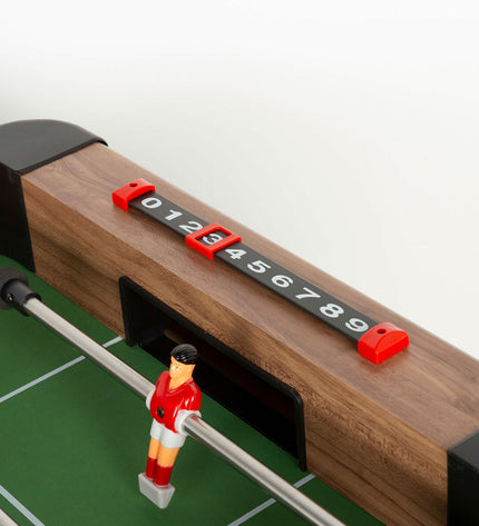 CB Games tafelvoetbal met afmetingen 121x81x61 cm, rood en blauw speelveld met spelers en doelpunten, ideaal voor entertainment.
