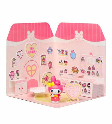 Comansi playset toy with miniature figures, measuring 20.5 x 20.5 x 6 cm, ideal for kids' games and imaginative play.