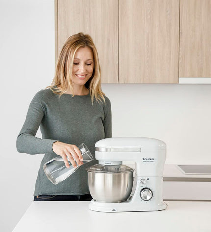 Blue Taurus MIXING CHEF1000 blender and dough mixer with 1000W power and 4L capacity for home cooking and baking.