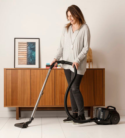 Taurus Guzzler Cyclone 850W steel vacuum cleaner for home cleaning, showing a sleek, modern design with a large dust container.