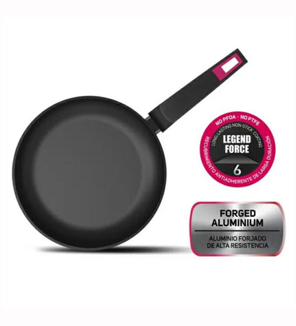 Taurus Pan Taurus KPA4024 black Gehard aluminium 24cm square cooking pan with 7.5cm height, kitchen cookware, close-up view