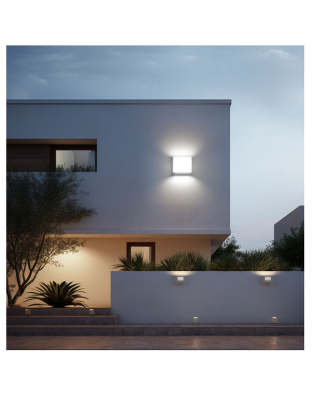 Silver Electronics Bouwlamp in zwart, 20W outdoor garden light with clear white illumination, suitable for exterior decoration.