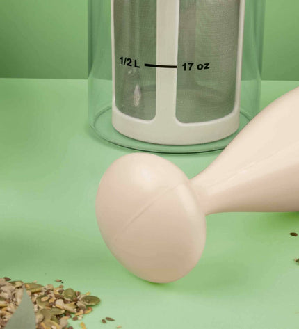 JATA JELV2300 Wit handblender with transparent blending shaft, compact small electric kitchen appliance for home cooking.
