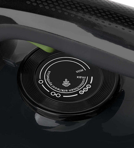 JATA JEPL2401 steam iron for household use, with a sleek design and steam function, on a white background.