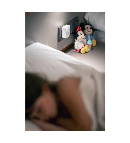 Radarcan Luchtzuiveraar in wit, compact air purifier for home and kitchen, small portable air conditioning device.