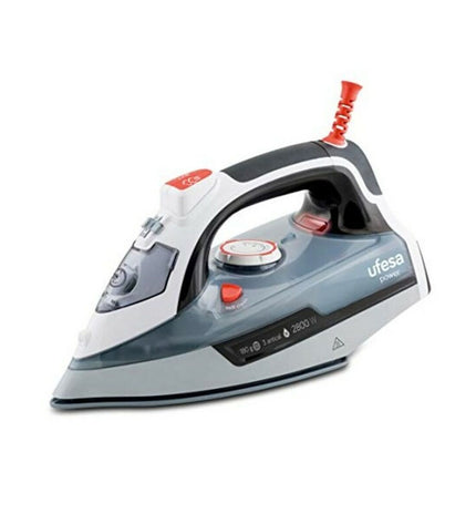 UFESA PV3285 steam iron with 0.33L water tank and 2800W power, shown in a home ironing setting