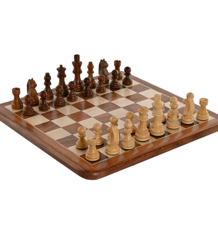 Home ESPRIT Schaakspel in esdoorn en acacia wood, tabletop chess set with detailed carved pieces on a wooden board.