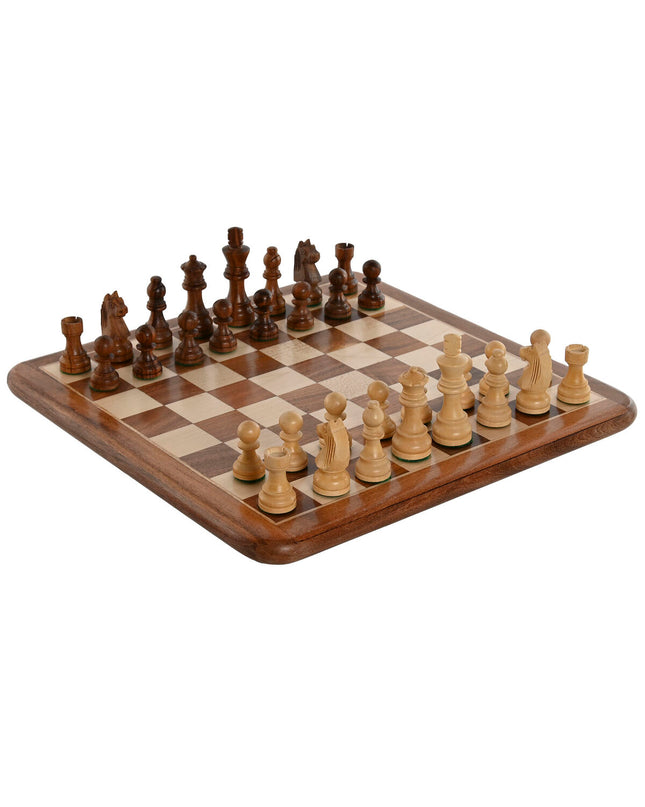 Home ESPRIT Schaakspel in esdoorn en acacia wood, tabletop chess set with detailed carved pieces on a wooden board.