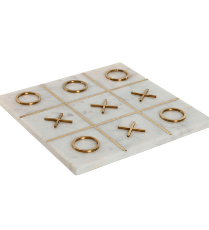 Home ESPRIT drie-op-een-rij spel with colorful game pieces on a wooden table, ready for fun gameplay.