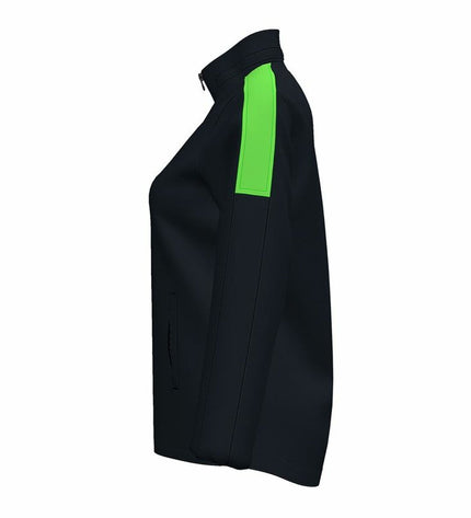 Joma Sport Regenjas Trivor, waterproof outdoor jacket with hood, suitable for hiking and camping in wet weather conditions.