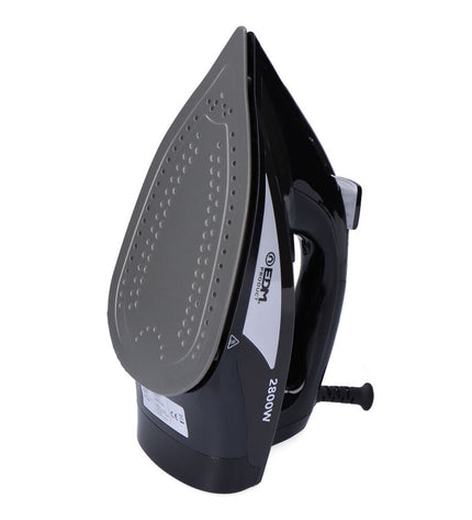 EDM Stoomijzer EDM 07714, 2800W, in a compact design, with a water tank, suitable for household ironing tasks.