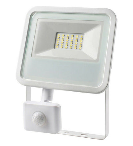 EDM Bouwlamp EDM 70392 in wit, 30W outdoor garden light with 2100 lumens and 6400K color temperature, mounted outdoors.