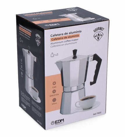 Aluminium Italiaanse koffiepot EDM met drie kopjes, huis en koken, koffie en thee, close-up van de koffiepot met handvat