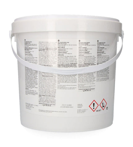 EDM Fusion Chloor EDM 81701 for pools, jacuzzis, and garden water features, showing the chemical container and label.