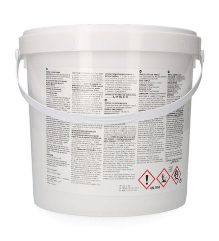 EDM Fusion Chloor EDM 81702 for pools, jacuzzis, and garden spas, showing the chlorine product in a container.