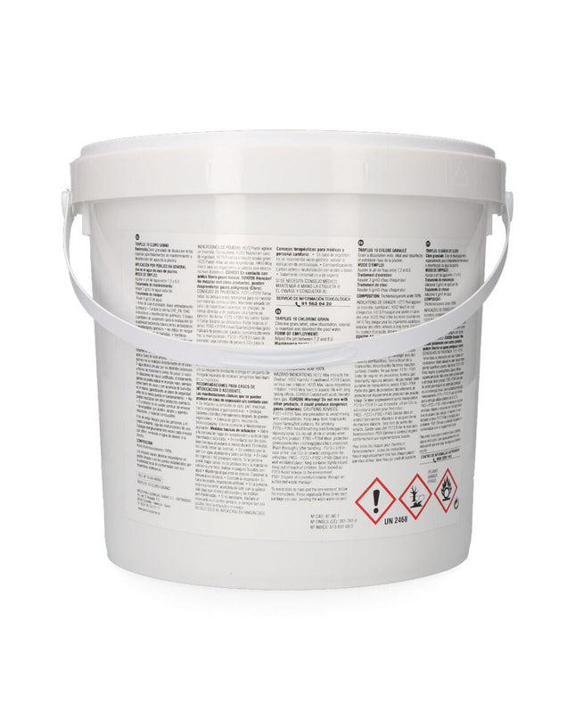 EDM Fusion Chloor EDM 81702 for pools, jacuzzis, and garden spas, showing the chlorine product in a container.