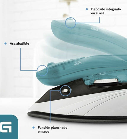Grunkel stoomijzer for household ironing, with sleek design and ergonomic handle, suitable for precise clothing crease removal.