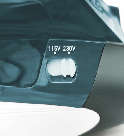 Grunkel stoomijzer for huis en koken, with a sleek design and adjustable steam control, suitable for effective ironing.