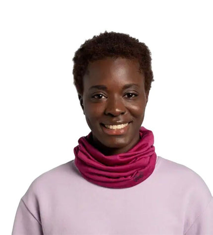 Buff Nekwarmer Buff Merino lightweight magenta-brown neck warmer for outdoor camping and hiking, made of soft merino wool.