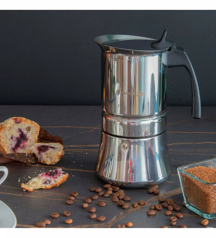 Fagor Italiaanse koffiepot in roestvrij staal, stovetop moka pot for brewing espresso-style coffee in the kitchen.