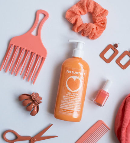 Naturtint Curly voedingssupplement in een fles, geschikt voor haarverzorging en persoonlijke gezondheid, met natuurlijke ingrediënten.