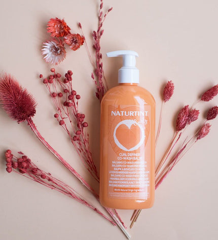 Naturtint Curly voedingssupplement bottle with label, designed for health and personal care, featuring vitamins and minerals for hair health.