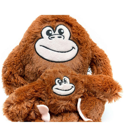 Gloria Miza Bruin polyester hondenknuffel met aap ontwerp, geschikt voor honden, stevig en zacht voor speelplezier.