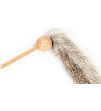 Gloria kattenwand hout met regenworm knuffel, ideaal voor katten die graag spelen en klimmen in huis.
