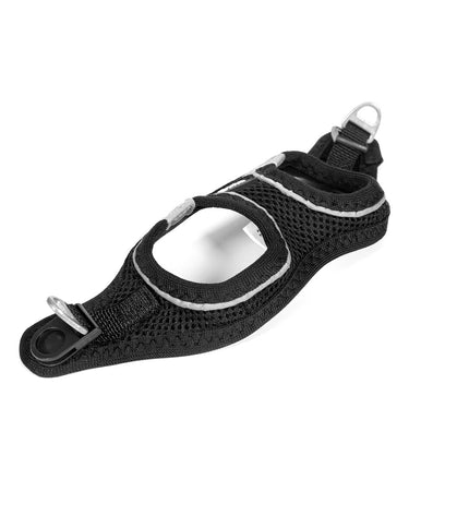 Black Gloria Trek Star dog harness for medium-sized dogs, adjustable 32.8-35.4 cm neck and 45-47 cm chest, shown on a dog.