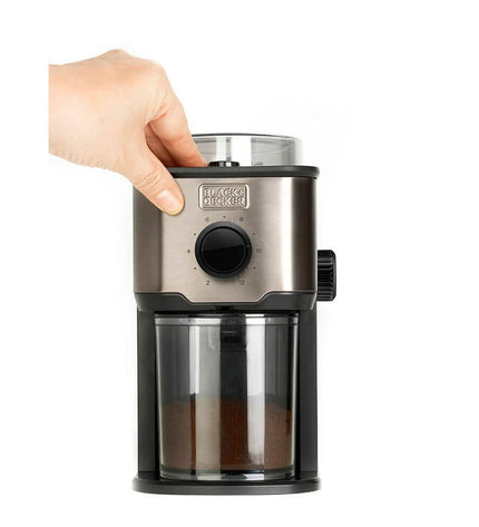 Black & Decker Koffiemolen BXCG151E coffee grinder with black plastic body and stainless steel grinding chamber.