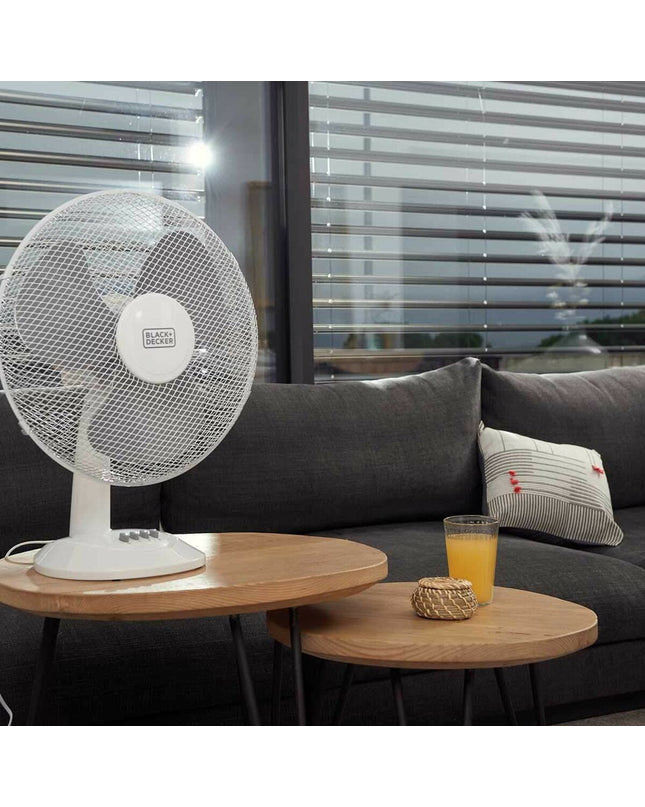 Black & Decker ES9440030B black and white tabletop fan with 40W power, designed for home cooling and portable air conditioning.