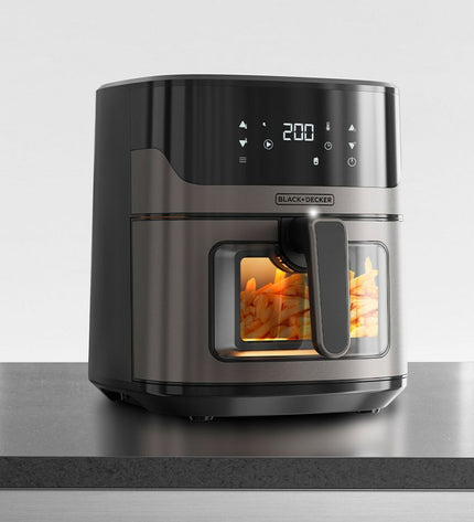 Black & Decker BXAF6500E air fryer in black with digital display and 1600W power, compact kitchen appliance for healthy frying.