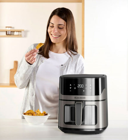 Black & Decker BXAF6500E black air fryer with 1600W power, compact kitchen appliance for healthy frying.