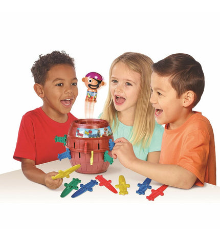 Pirate-themed agility game by Bizak, featuring colorful game pieces and a playful pirate design for kids' fun and coordination.