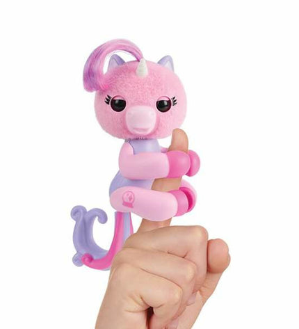 Fingerlings 13 cm action figure toy, featuring colorful details and realistic features, perfect for play and collection.