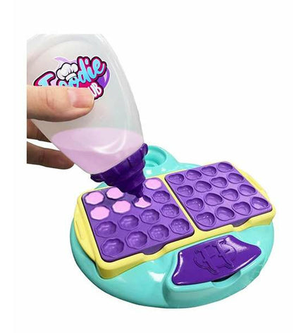 Bizak Yogurisssimo toy from Kookspel Bizak, a fun imitation game with colorful characters and playful design.