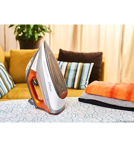 Solac CVG9511 steam iron with digital display and ergonomic handle, designed for household ironing tasks.