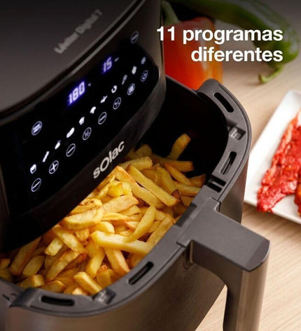 Solac FA1521 black air fryer with 7L capacity and 1650W power, compact small kitchen electric appliance.