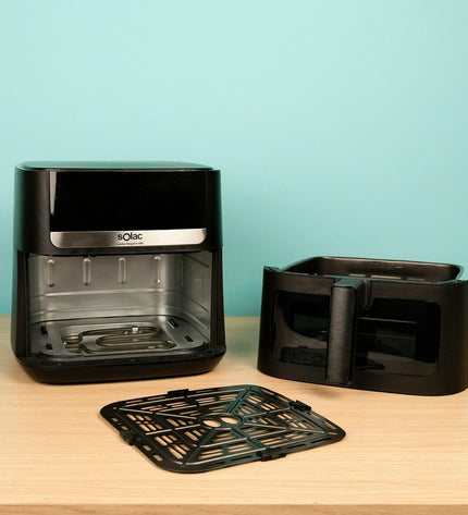 Black Solac FA1801 air fryer for home cooking, compact electric kitchen appliance with digital controls and a frying basket.