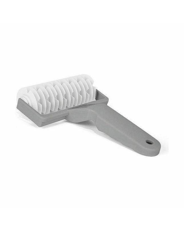 La Mediterránea Gebakssnijder Trenz for baking and kitchen use, featuring a decorative braided design for pastry and bread slicing.