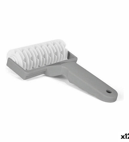 La Mediterránea Gebakssnijder Trenz for baking and cooking, with a decorative braided pastry knife in a close-up image.