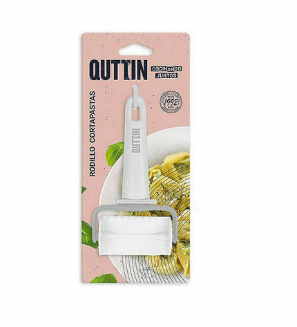 Quttin Rizz Vierkant gebakssnijder for baking and home use, with a steel blade and ergonomic handle for precise pastry cutting.