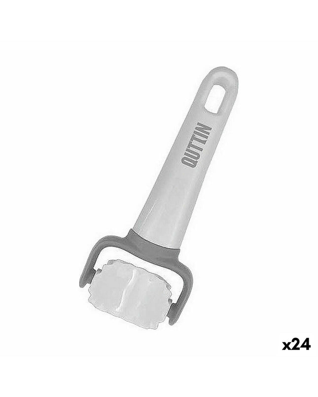 Quttin Gebakssnijder Cir 3 for baking and cooking, with a circular pastry cutter and handle in a kitchen setting.