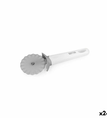 Quttin deegsnijder set with 24 pieces, 19x7 cm for baking and home kitchen use, shown with metal pastry cutters.